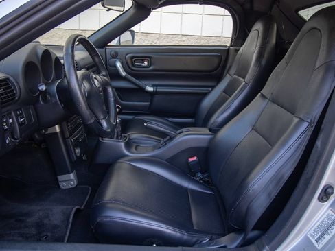 Used 2002 Toyota MR2 RWD image 12