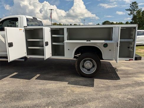 New 2024 RAM 5500 Tradesman image 26