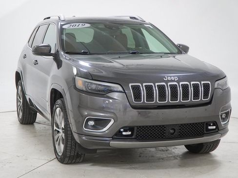 Used 2019 Jeep Cherokee Overland w/ Technology Group image 16