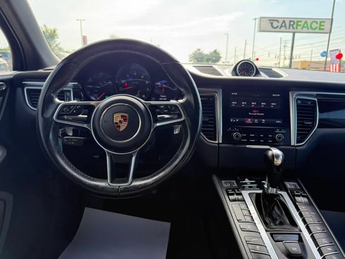 Used 2017 Porsche Macan AWD/4WD image 28