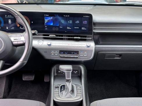 Certified 2025 Hyundai Kona SEL AWD/4WD image 3