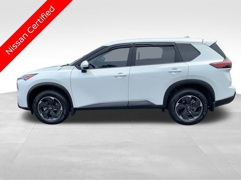 Used 2024 Nissan Rogue SV AWD/4WD image 2