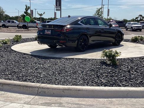 Used 2022 Lexus ES 350 F Sport image 5