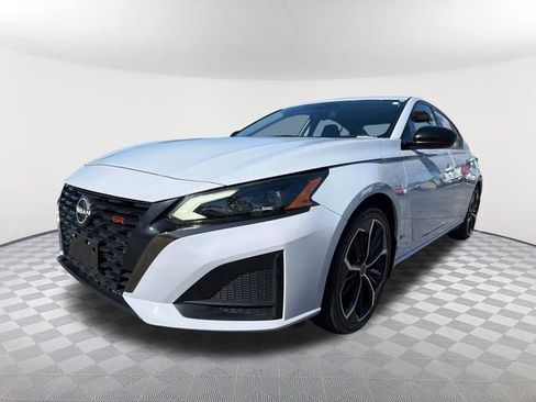 Used 2023 Nissan Altima 2.5 SR image 1