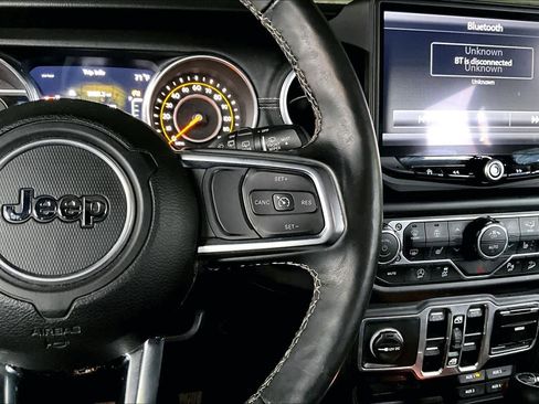 Used 2018 Jeep Wrangler Unlimited Sahara image 24