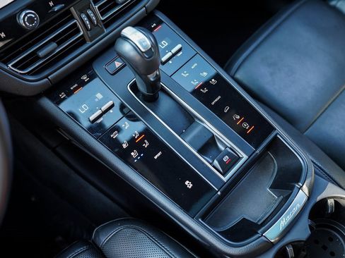 Used 2024 Porsche Macan w/ Premium Plus Package image 32