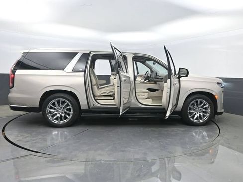Used 2021 Cadillac Escalade ESV Premium Luxury Platinum AWD/4WD image 37
