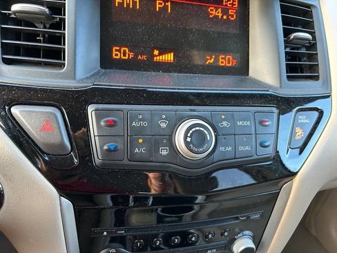 Used 2014 Nissan Pathfinder S FWD image 25