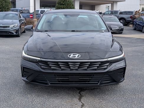 Used 2025 Hyundai Elantra SEL image 3
