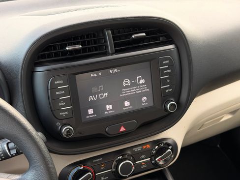 Used 2020 Kia Soul LX FWD image 31