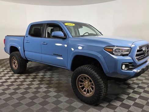 Used 2019 Toyota Tacoma SR5 AWD/4WD image 6