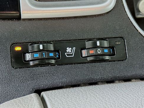 Used 2019 Toyota Highlander Limited Platinum AWD/4WD image 21