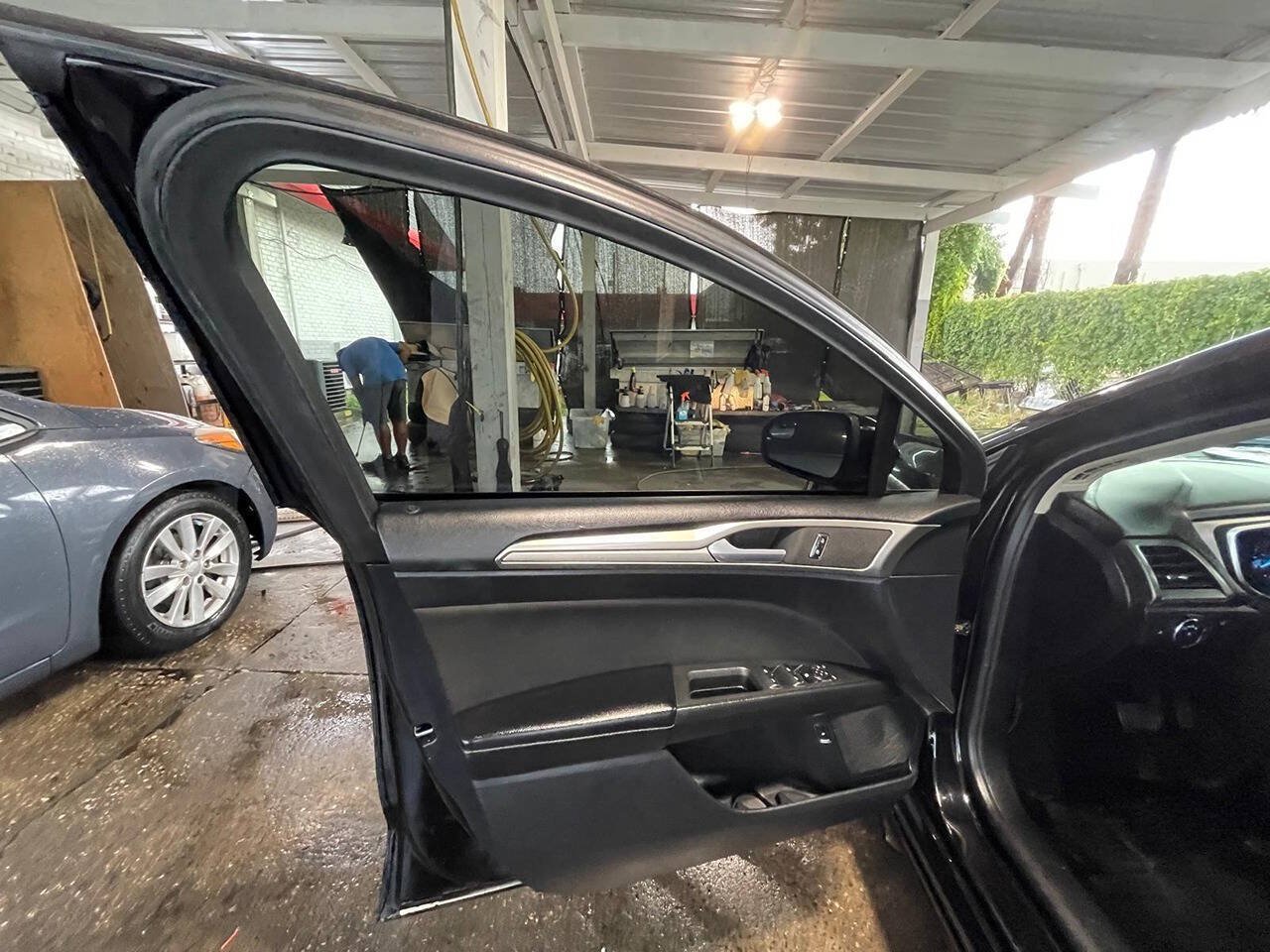 Used 2019 Ford Fusion SE FWD image 13