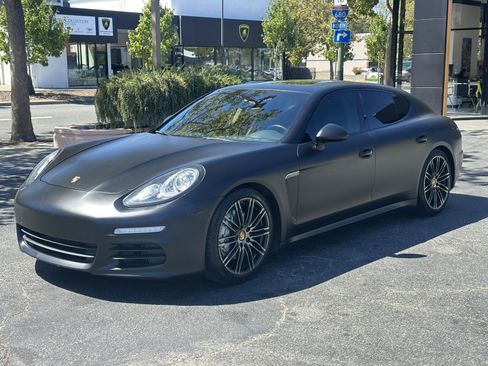 Used 2015 Porsche Panamera S RWD image 3