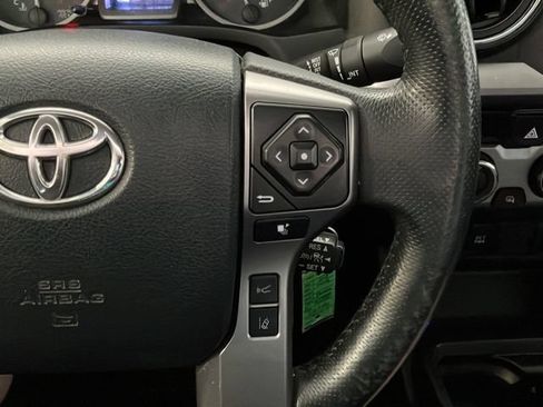 Used 2018 Toyota Tacoma SR5 AWD/4WD image 14