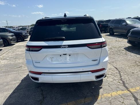 Used 2024 Jeep Grand Cherokee Summit AWD/4WD image 7