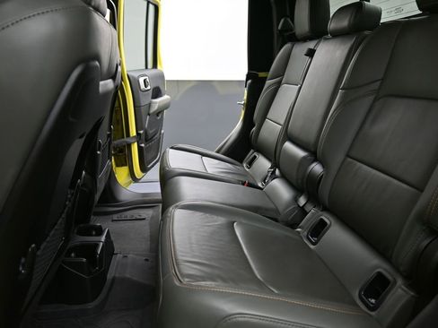 Used 2024 Jeep Gladiator Mojave AWD/4WD image 15