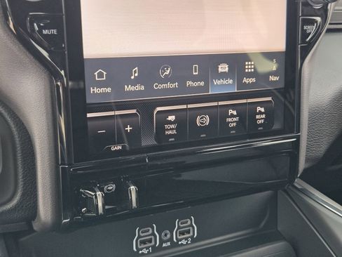 New 2026 RAM 2500 Laramie AWD/4WD image 16