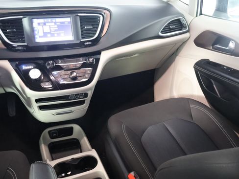 Used 2023 Chrysler Voyager LX FWD image 30