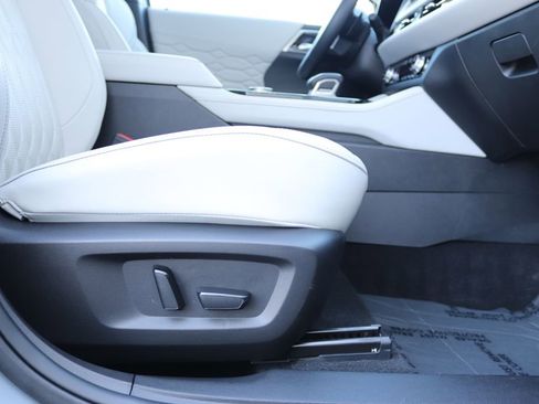 Used 2025 Mitsubishi Outlander SEL image 48