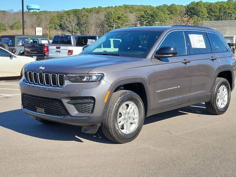 New 2025 Jeep Grand Cherokee Laredo image 7
