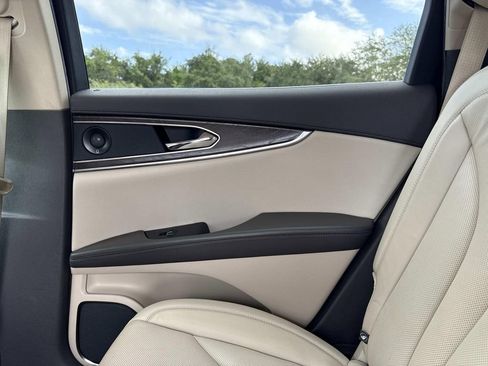 Used 2019 Lincoln Nautilus Reserve image 15