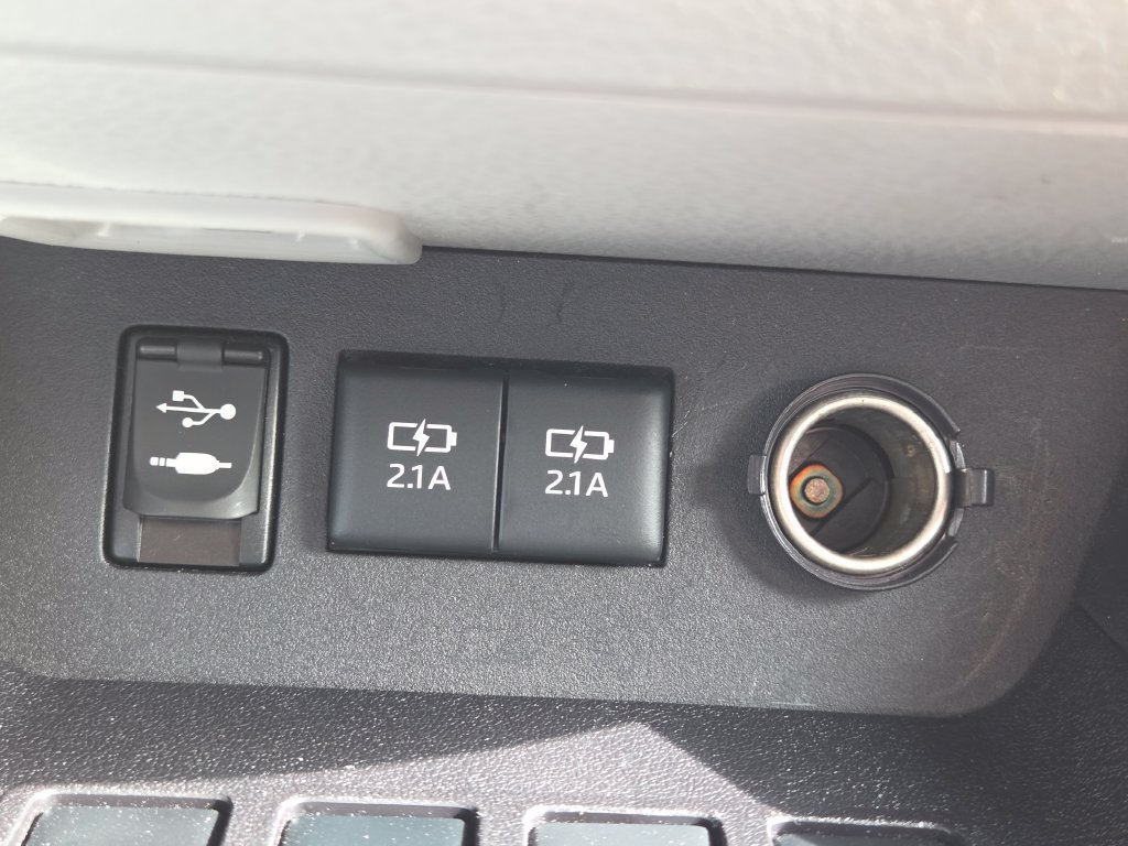 Used 2017 Toyota Highlander Plus AWD/4WD image 11