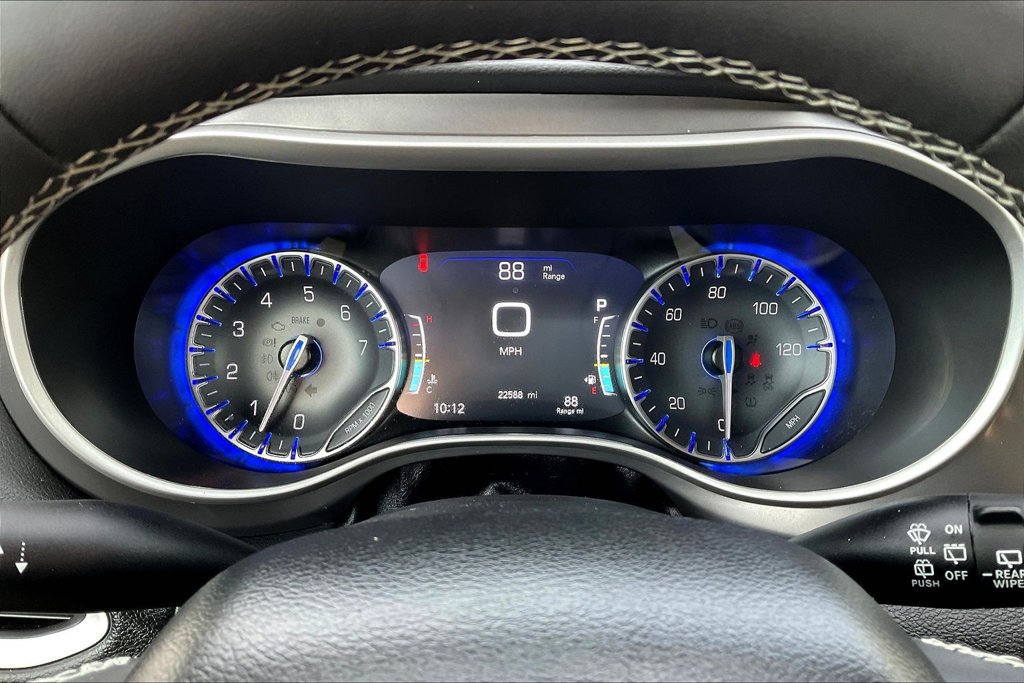 Used 2026 Chrysler Pacifica Select FWD image 12