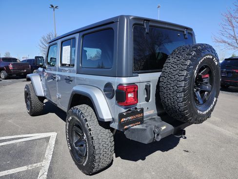 Used 2018 Jeep Wrangler Unlimited Sahara w/ Dual Top Group image 15