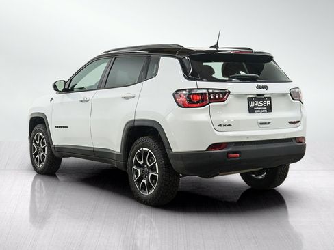 Used 2025 Jeep Compass Trailhawk AWD/4WD image 3