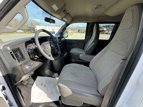 Used 2025 Chevrolet Express 3500 LS image 9
