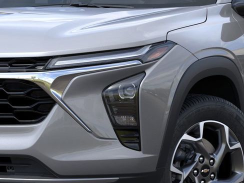 Certified 2026 Chevrolet Trax LT w/ Driver Confidence Package image 11