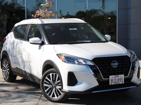 Used 2024 Nissan Kicks SV image 1