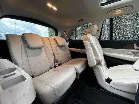 Used 2022 Mercedes-Benz GLS 450 4MATIC image 25