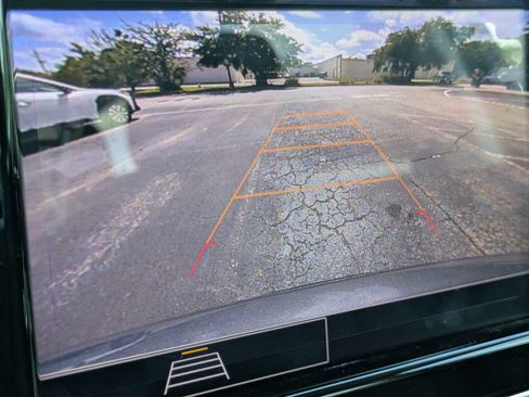 Used 2020 Chevrolet Traverse LS FWD image 14