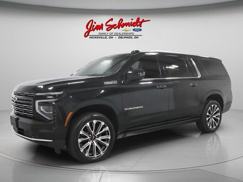 Used 2026 Chevrolet Suburban High Country AWD/4WD image 2