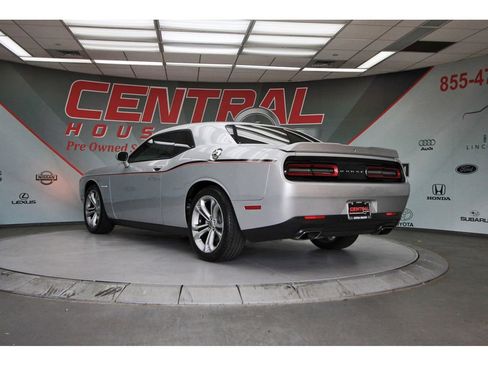 Used 2022 Dodge Challenger R/T image 4