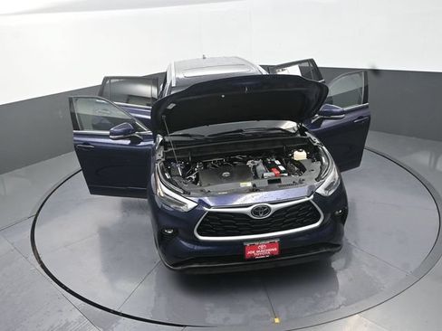 Used 2022 Toyota Highlander XLE w/ Protection Package #3 (TMS) AWD/4WD image 40