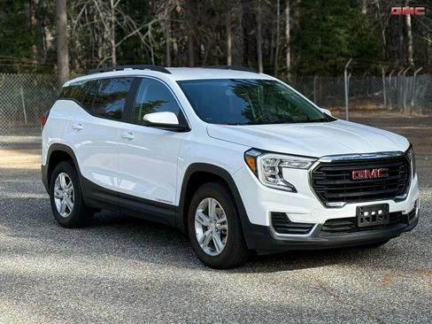Used 2023 GMC Terrain SLE w/ Driver Convenience Package image 2