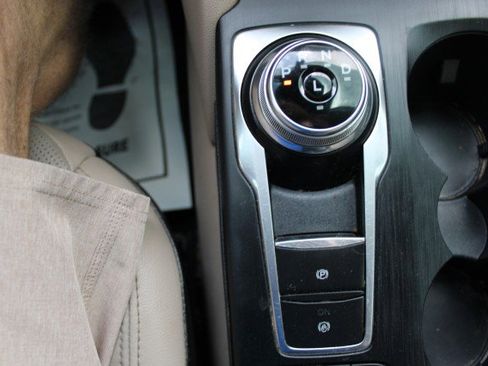 Used 2020 Ford Escape Titanium image 25