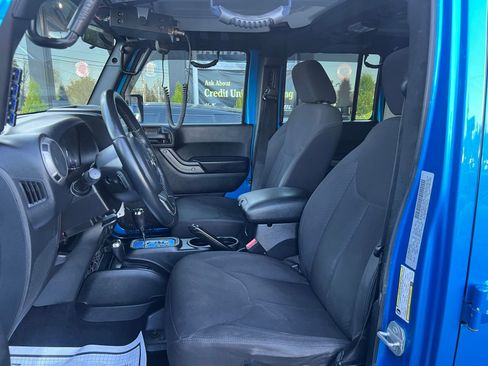 Used 2016 Jeep Wrangler Unlimited Sport w/ Connectivity Group AWD/4WD image 21