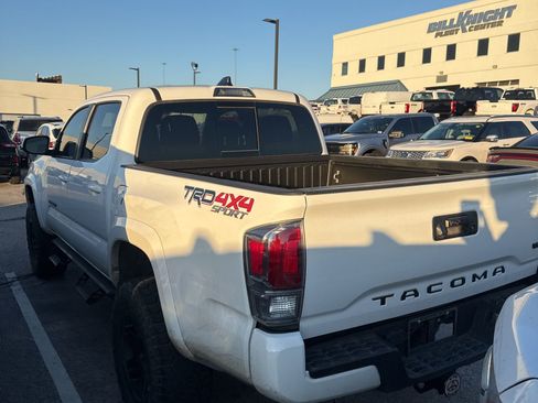 Used 2023 Toyota Tacoma TRD Sport image 4