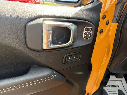 Used 2021 Jeep Wrangler Rubicon w/ Cold Weather Group AWD/4WD image 13