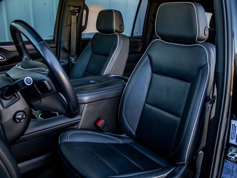 Used 2022 GMC Yukon XL SLT w/ SLT Premium Package image 21