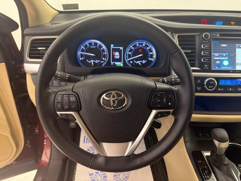 Used 2017 Toyota Highlander Limited AWD/4WD image 24
