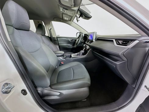 Used 2025 Toyota RAV4 LE image 29