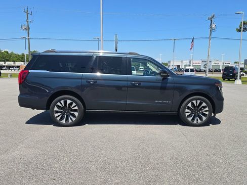 Used 2025 Ford Expedition Max Platinum w/ Driver's Package AWD/4WD image 2