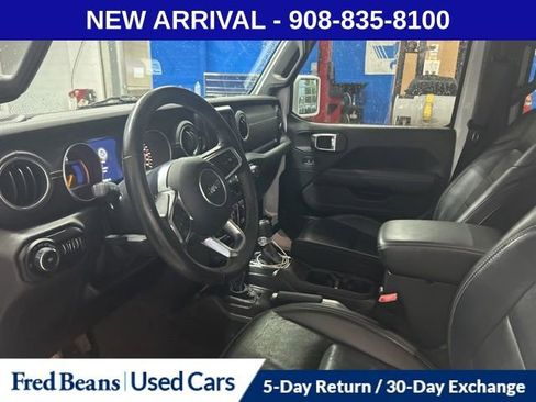 Used 2018 Jeep Wrangler Unlimited Sahara AWD/4WD image 12