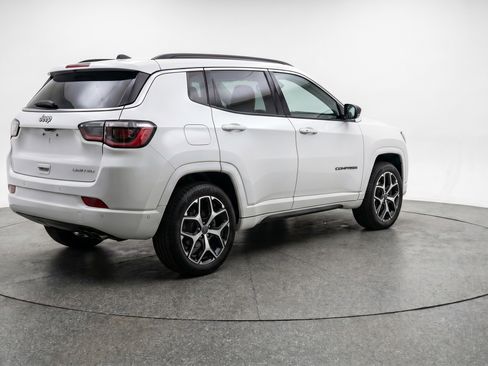 Used 2025 Jeep Compass Limited AWD/4WD image 9