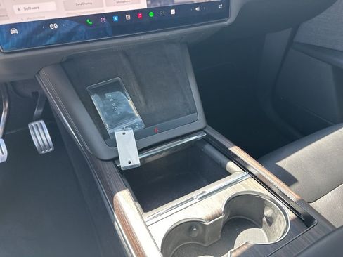 Used 2024 Tesla Model X image 19